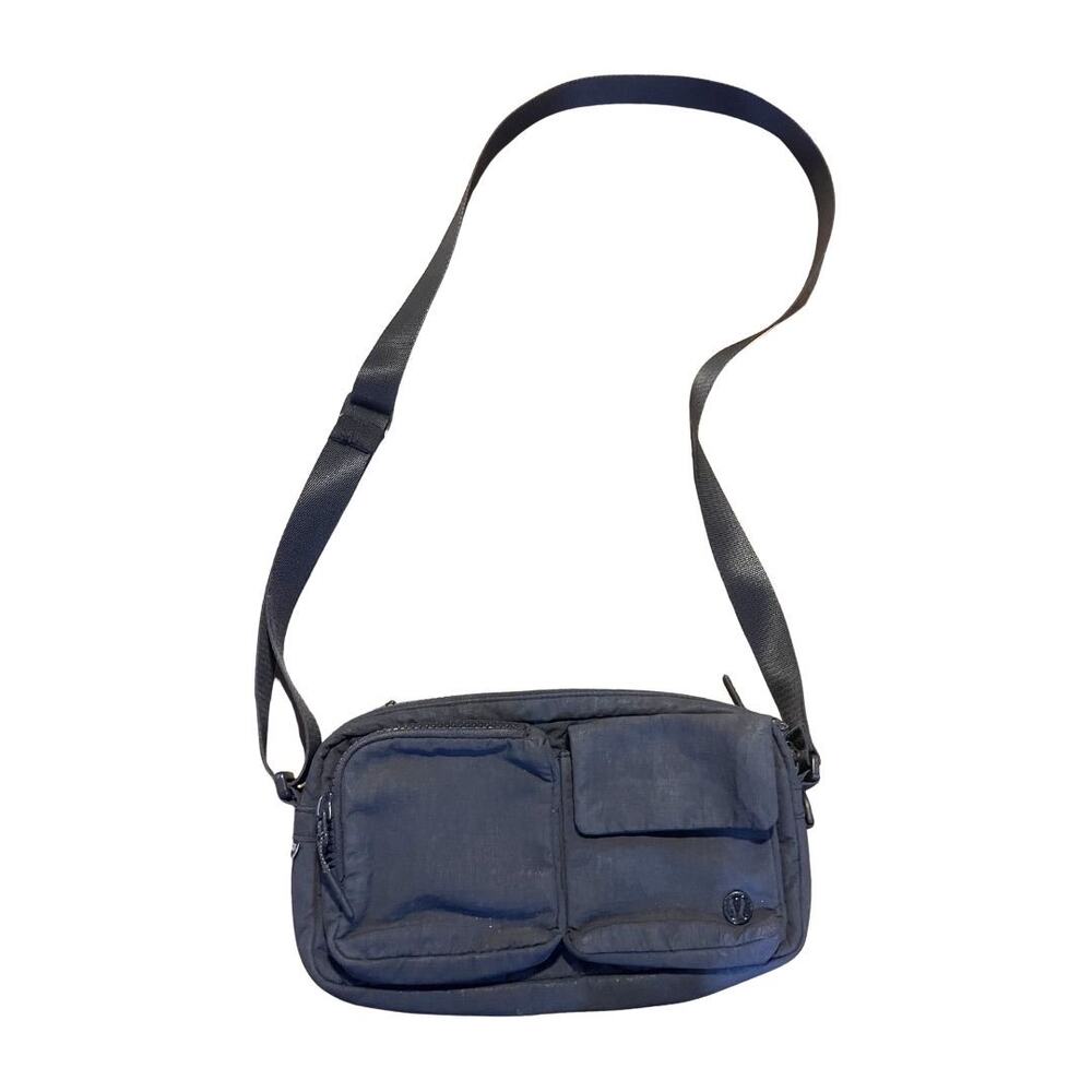 Lululemon Multi Pocket Nylon Crossbody Bag 2.5L Athletic Sporty Chic Travel